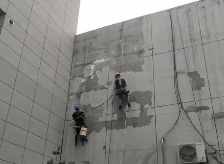 青秀楼顶漏水维修公司分享下青秀外墙防水的注意事项