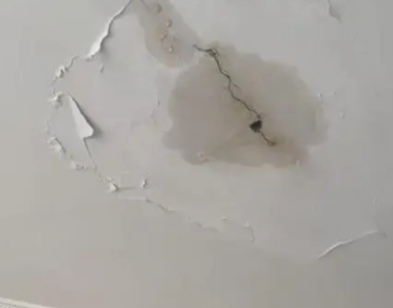 青秀阳台漏水维修公司分享下屋面防水工程质量问题原因分析